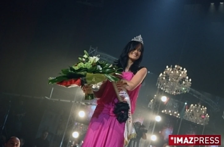 Samedi 15 août 2009

Kim Hoa Barutaut a été élue Miss Réunion 2009 (Photo Thomas Vitry)