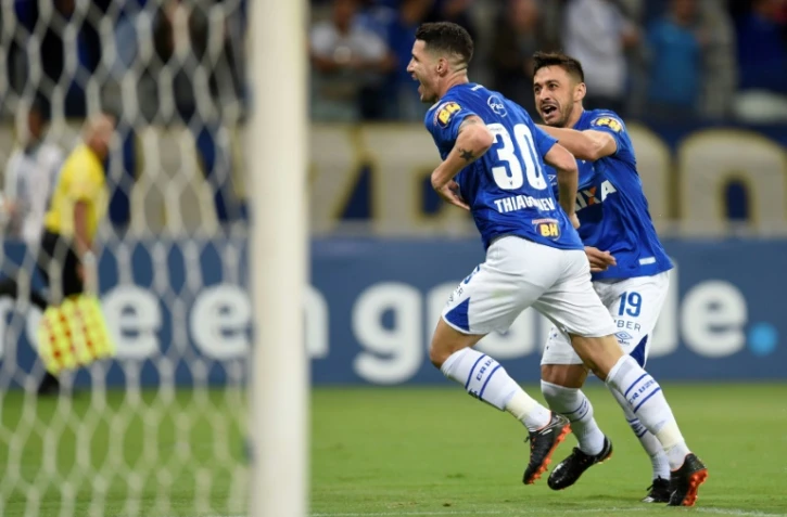 Le Cruzeiro de Thiago Neves, ici buteur en Copa Libertadores, le 22 mai 2018 à Belo Horizonte, se replace en Championnat