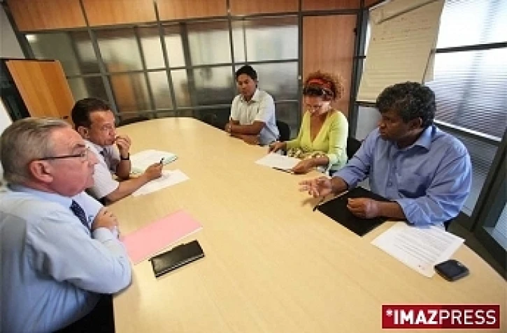 Lundi 24 août 2009

CGSS Jean Hugues Ratenon demande des précisions sur le versement du RSTA