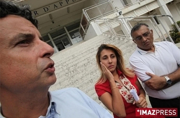 Lundi 24 août 2009

La famille Remtoula à la Cour d'Appel de Saint-Denis de la Réunion