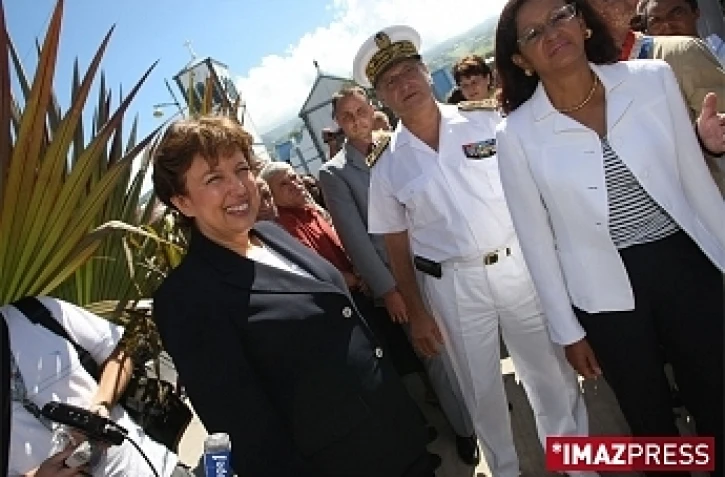 Samedi 29 aout 2009 

Roselyne Bachelot  ministre de la Sante et Marie-Luce Penchard, Secretaire d'Etat a l'Outremer en visite à l'Etang-Salé