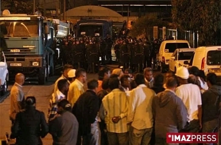 Mardi 1er septembre 2009 - Barrage des professionnels du BTP devant la SRPP au Port