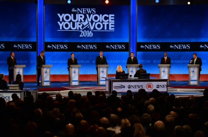 Les candidats républicains à la Maison Blanche lors d'un débat à Manchester, dans le New Hampshire, aux Etats-Unis, le 6 février 2016. De gauche à droite, John Kasich, Jeb Bush, Marco Rubio, Donald Trump, Ted Cruz, Ben Carson et Chris Christie