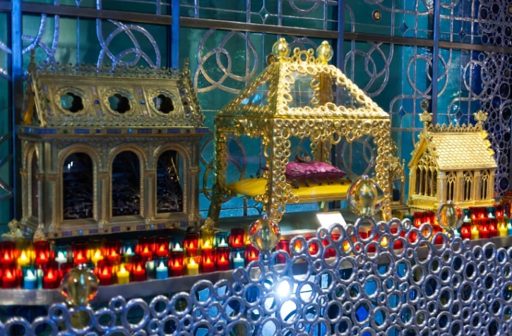 Objets liturgiques de la cathédrale d'Angoulême présentés dans une scénographie de Jean-michel Othonial le 30 septembre 2016