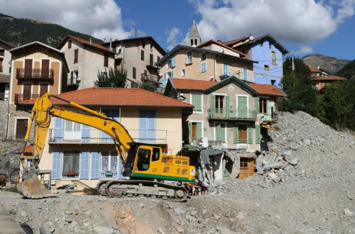 Pelleteuse à l'oeuvre au village de Saint-Martin-Vésubie, le 21 septembre 2021