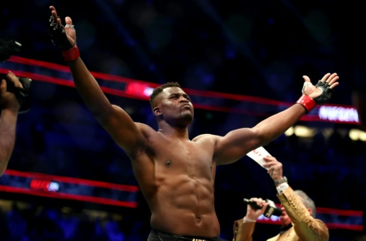 Le Camerounais Francis Ngannou a conservé son titre UFC des lourds face au Français Ciryl Gane le 22 janvier 2022 à Anaheim, en Californie