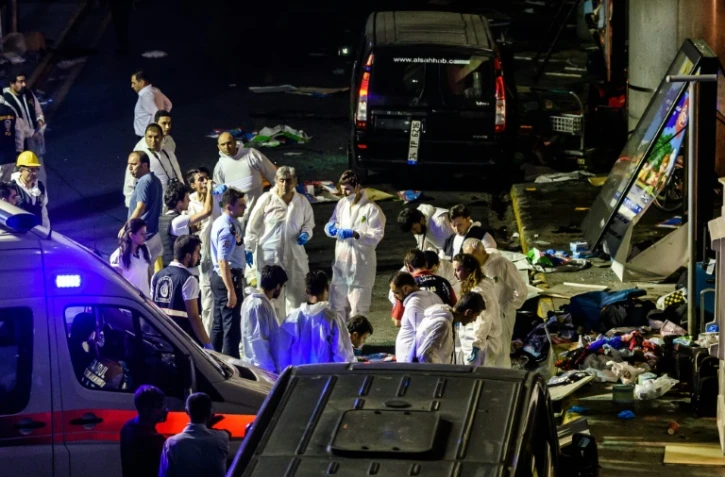 Enquêteurs et experts à l'aéroport Ataturk visé par un triple attentat suicide le 28 juin 2016 à Istanbul 