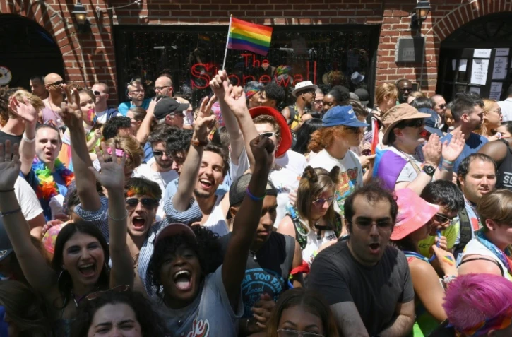 Des participants à la marche des fiertés de New York, 50 ans après les émeutes de Stonewall, le 30 juin 2019
