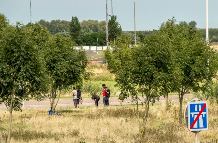 Des migrants, le 1er août 2017 à Calais