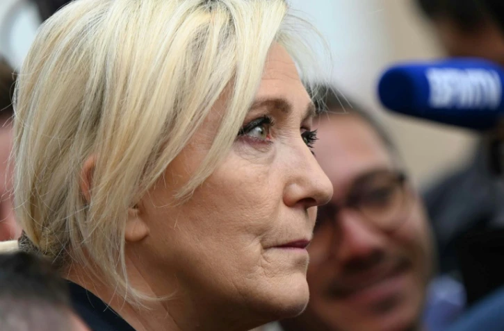 Marine Le Pen parlant aux journalistes au lendemain du deuxième tour des législatives, à Hénin-Beaumont, le 20 juin 2022