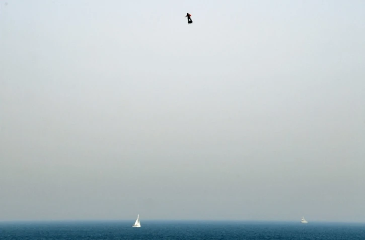 Franky Zapata lors de sa première tentative de traversée de la Manche sur son "flyboard", le 25 juillet 2019