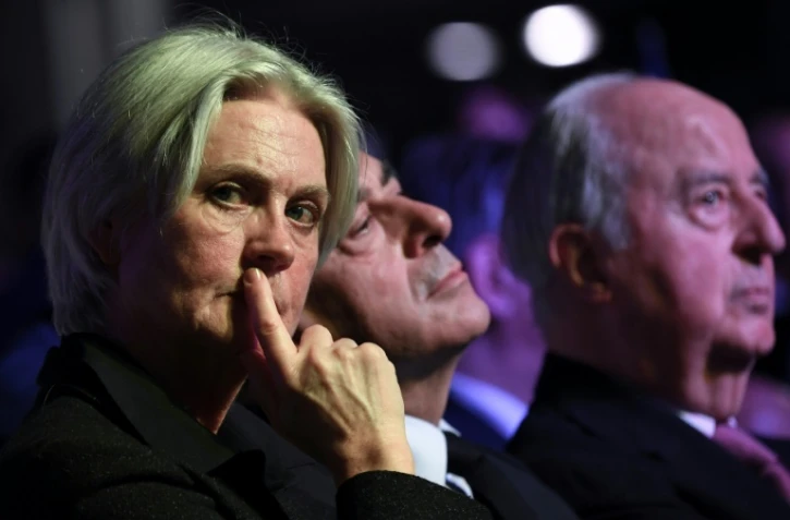 Pénélope Fillon, aux côtés de son mari François Fillon et d'Edouard Balladur, lors d'un discours Porte de Versailles à Paris, le 9 avril 2017