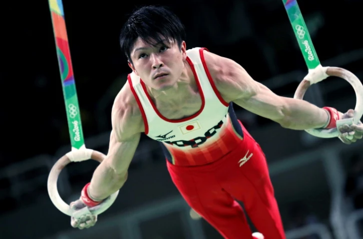 Le Japonais Kohei Uchimura aux anneaux lors du concours par équipes, aux JO de Rio le 8 août 2016