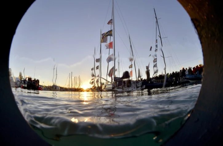 Les organisateurs attendent sur l'eau près de 14.000 personnes embarquées sur des bateaux aux abords de la zone de départ