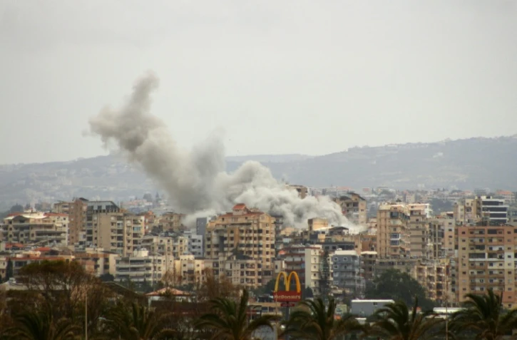 Une frappe aérienne israélienne sur un quartier de la ville de Tyr, dans le sud du Liban, le 15 mai 2026