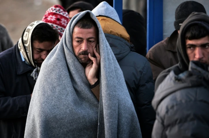 Des migrants attendent de pouvoir s'enregistrer à Idomeni, en Grèce, le 5 mars 2016