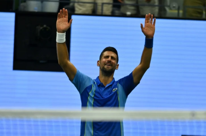 Le Serbe Novak Djokovic célèbre sa victoire en finale de l'US Open face au Russe Daniil Medvedev, le 10 septembre 2023 à New York