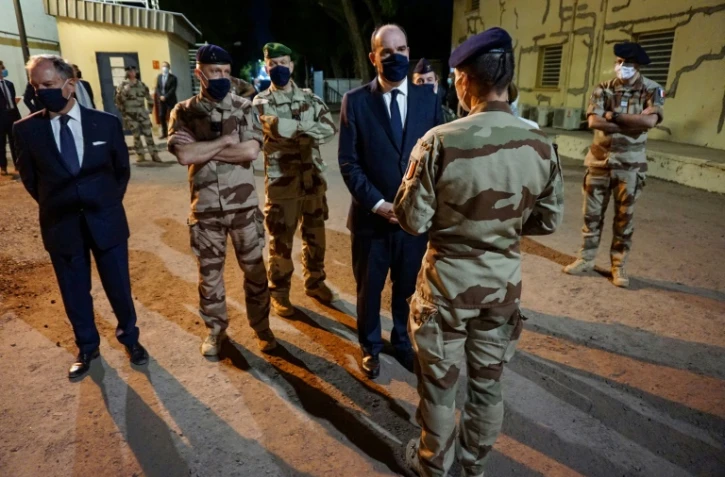 Le Premier ministre Jean Castex rencontre des soldats de la force Barkhane à N'Djamena, le 31 décembre 2020