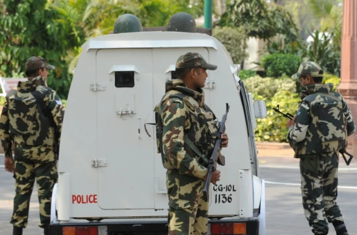 Des policiers indiens montent la garde Ă New Delhi, le 14 mars 2016