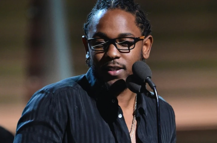 Le rappeur américain Kendrick Lamar le 15 février 2016 lors de la cérémonie des Grammys à Los Angeles