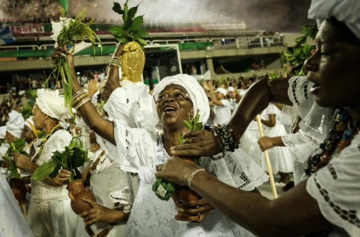 Des Brésiliens lors de la préparation du carnaval le 19 février 201 au Sambodrome à Rio