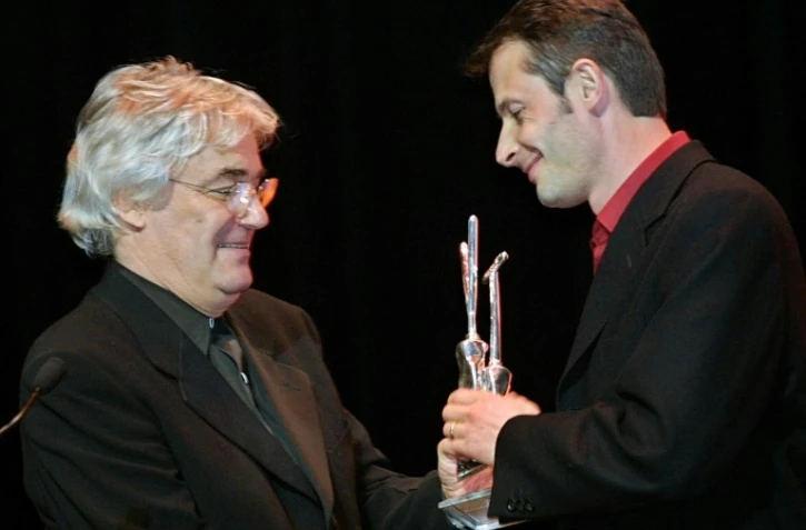 Le réalisateur polonais Andrzej Zulawski (g.) lors du 15e Festival international de programmes audiovisuels (FIPA), le 26 janvier 2002 à Biarritz.