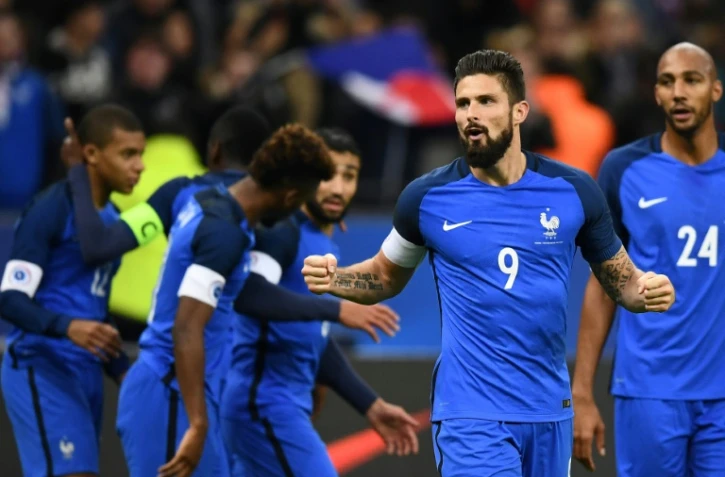L'attaquant des Bleus Olivier Giroud (c) buteur face au pays de Galles en amical au Stade de France, le 10 novembre 2017 