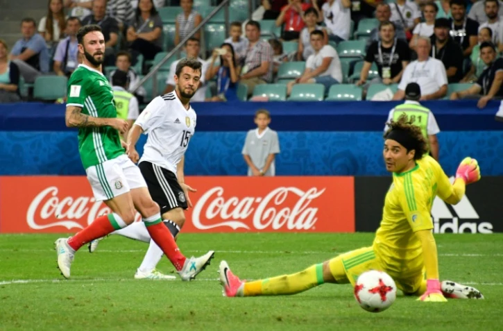 Le milieu Amin Younes (c) inscrit le 4e but pour la Mannschaft face au Mexique en demie de la Coupe des Confédérations, le 29 juin 2017 à Sotchi