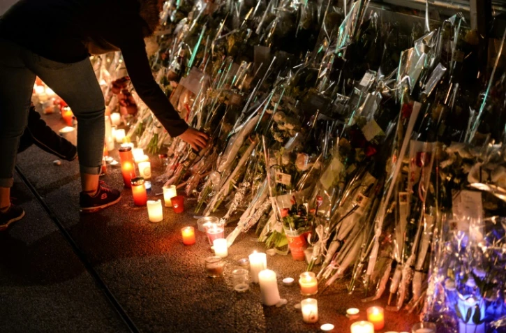 Hommage à Alexia Daval devant le commerce de ses parents à Gray (Haute-Saône) , le 2 novembre 2017.
