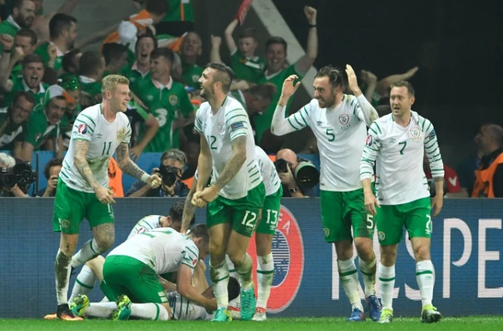 La joie des joueurs irlandais après le but de Robbie Brady contre l'Italie lors de l'Euro, le 22 juin 2016 à Lille