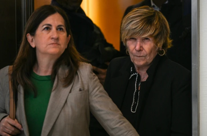 Michèle dite "Mimi" Marchand, soupçonnée de chantage à l'encontre de Karine Le Marchand, arrive au palais de justice de Paris le 26 mai 2025 pour son procès