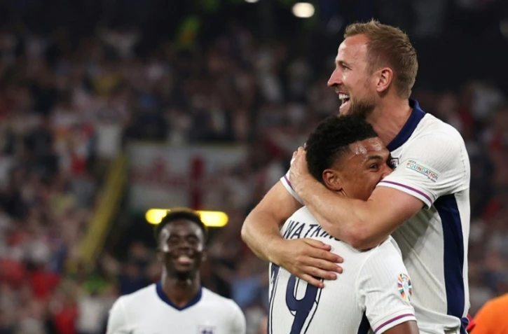 Les buteurs anglais Harry Kane (d) et Ollie Watkins contre les pays-Bas en demi-finale de l'Euro, le 10 juillet 2024 Ă Dortmund