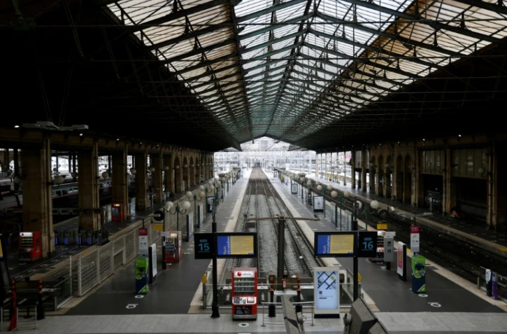 Trafic interrompu à la gare du Nord lors d'une journée de grève contre la réforme des retraites le 31 janvier 2023