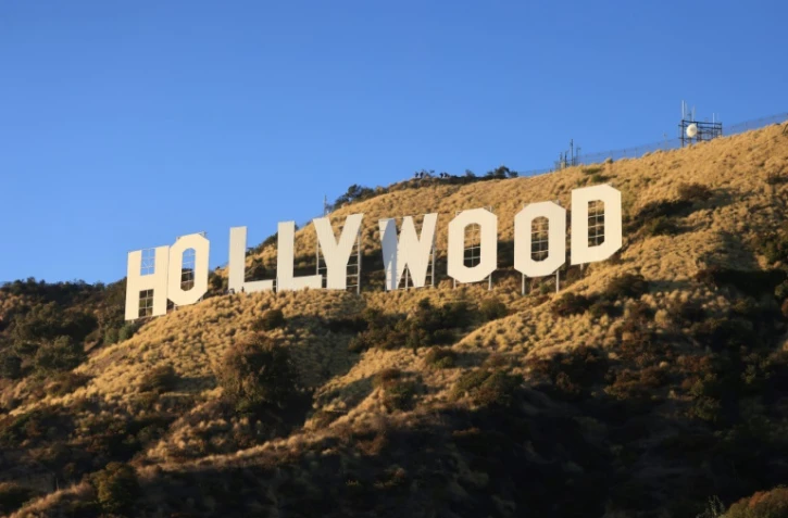Les emblématiques lettres d'Hollywood fêtent leur 100e anniversaire à Los Angeles, le 8 décembre 2023.
