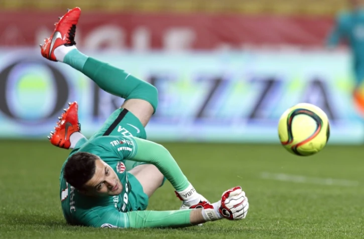Le gardien croate de Monaco Danijel Subasic arrête un tir face à Bordeaux, le 1er avril 2016 au stade Louis II de Monaco