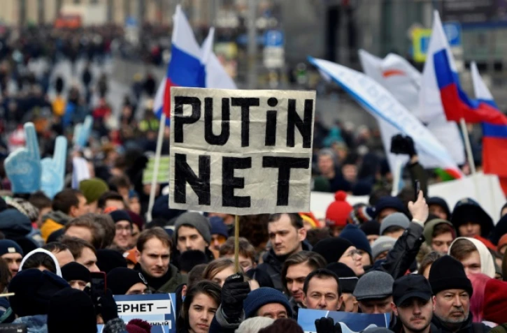 Des milliers de personnes manifestent à Moscou contre une loi pour "isoler" Internet, le 10 mars 2019
