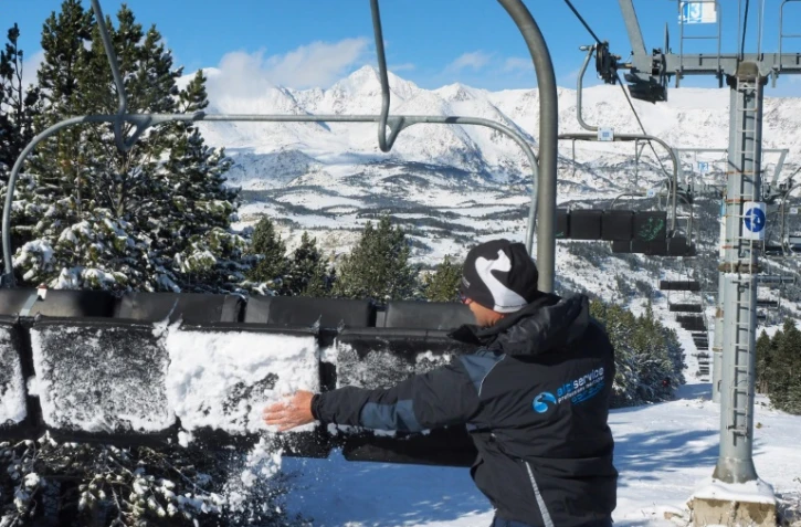 Vérification d'un remonte-pente le 25 novembre 2016 à Font-Romeu