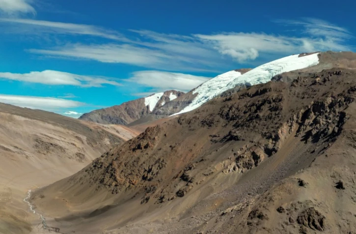 Vue aérienne de glaciers dans les Andes, près d'Iglesia, dans la province de San Juan en Argentine, le 23 avril 2026