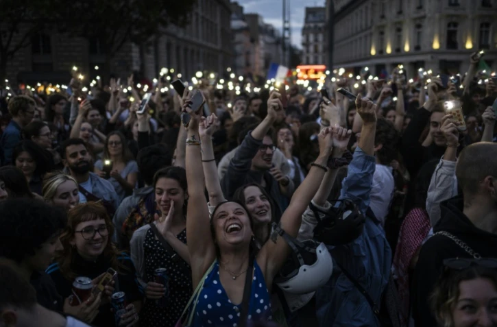 Une foule célèbre l'arrivée en tête surprise du Nouveau Front Populaire au second tour des élections législatives, le 7 juillet 2024 place de la République à Paris 


People celebrate during an election night rally following the first results of the second round of France's legislative election at Republique Square in Paris on July 7, 2024. A broad left-wing coalition was leading a tight French legislative election, ahead of both President's centrists and the far right with no group winning an absolute majority, projections showed.