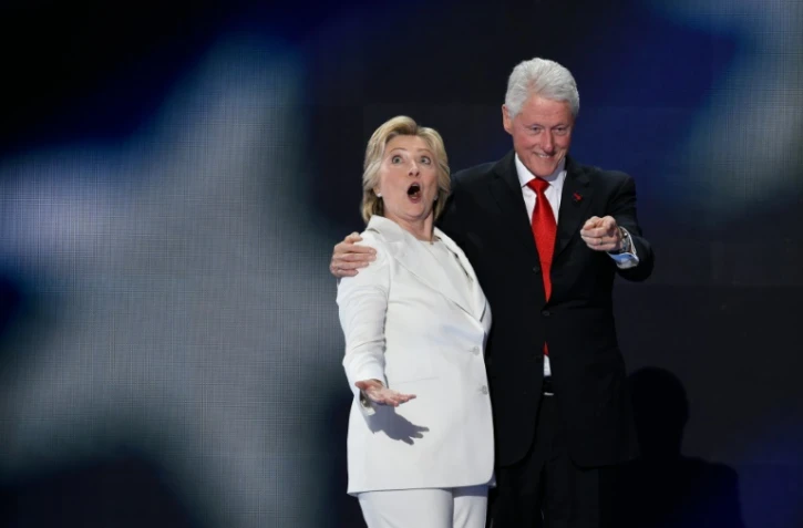 Hillary et Bill Clinton le 28 juillet 2016 lors de la convention démocrate à Philadelphie, en Pennsylvanie