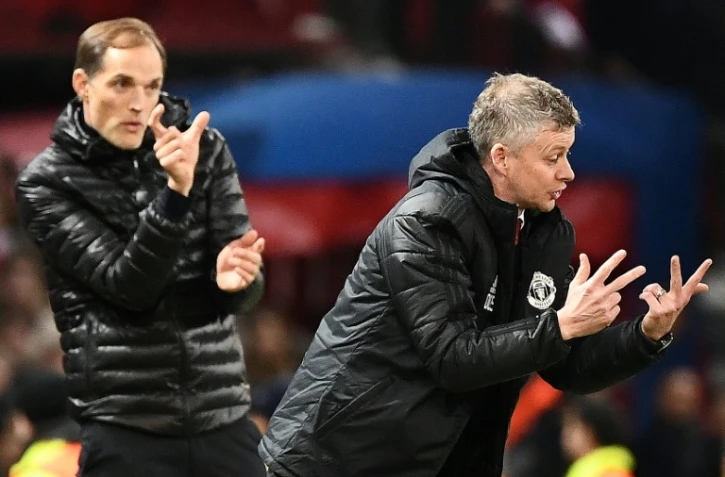 L'entraîneur du PSG Thomas Tuchel (g) et celui de Manchester United Ole Gunnar Solskjaer, le 12 février 2019 à Old Trafford