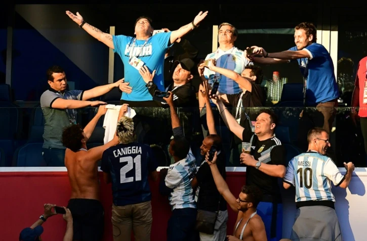 La légende Diego Maradona avant le coup d'envoi du match de l'Argentine contre le Nigeria au Mondial, le 26 juin 2018 à Saint-Pétersbourg   