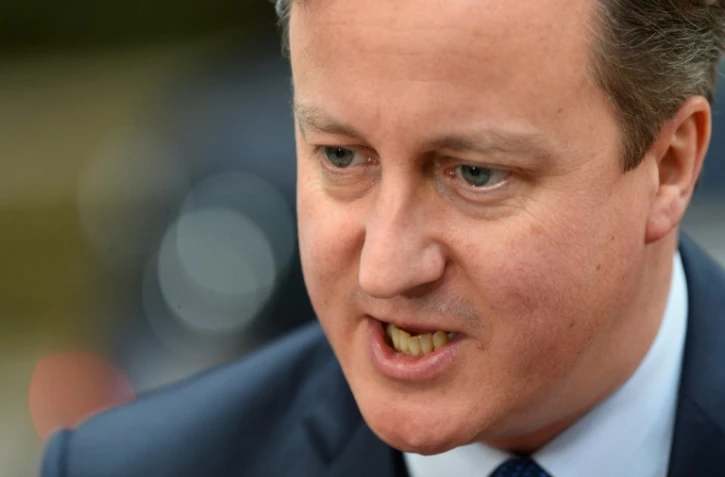 David Cameron parle aux médias en arrivant au Conseil européen à Bruxelles le 17 décembre 2015