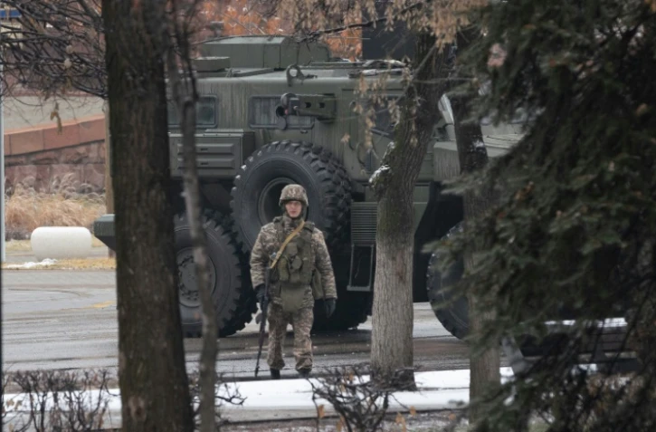 Une patrouille dans les rues d'Almaty le 8 janvier 2022