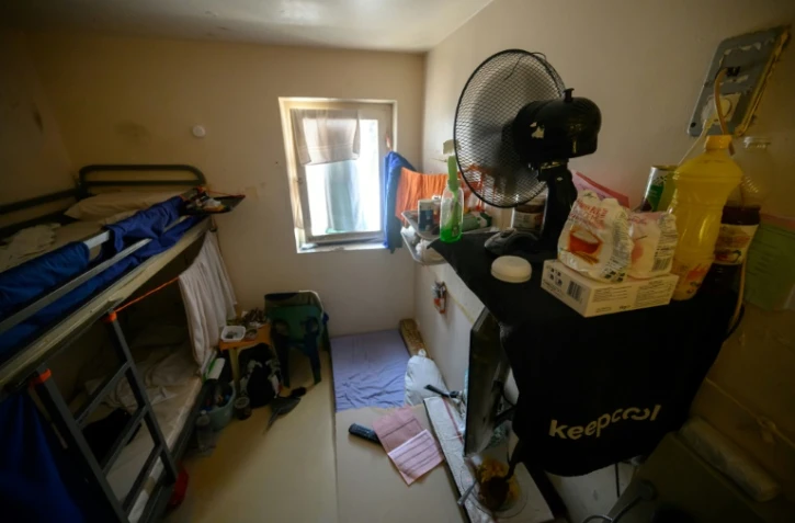 Un ventilateur dans une cellule de la prison de Toulouse-Seysses, le 7 août 2025