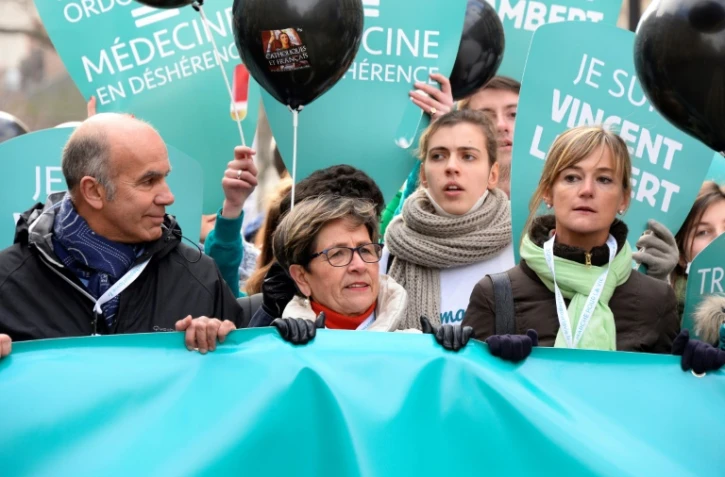 Viviane Lambert (c), la mère de Vincent Lambert lors d'une "marche pour la vie", le 25 janvier 2015 à Paris