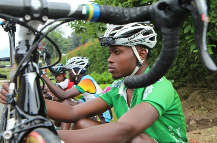 Des coureurs cycliste rwandais du centre d'entraînement de Musanze le 11 novembre 2015