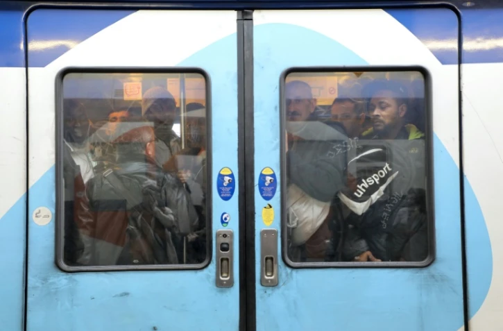 Train de banlieue à la gare de Lyon au premier jour d'une grève de la SNCF, à Paris, le 3 avril 2018