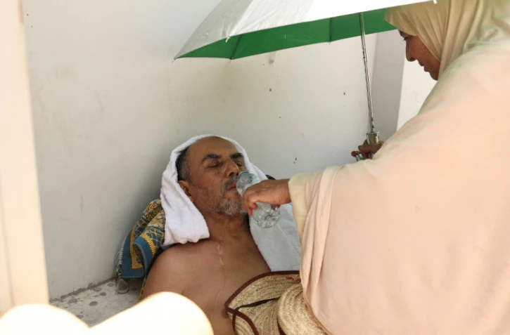 Un pèlerin victime d'un coup de chaleur à Mina, en Arabie saoudite, le 16 juin 2024