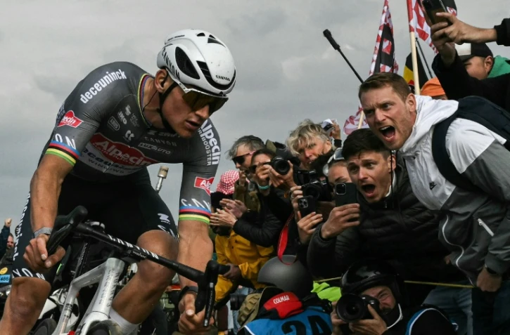 Mathieu van der Poel dans Paris-Roubaix le 13 avril 2025